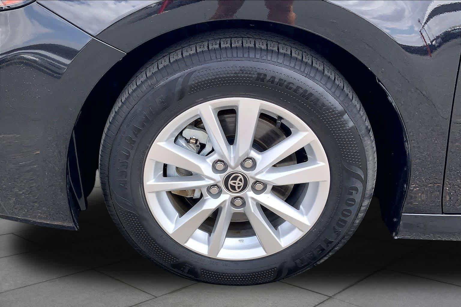 Used 2025 Toyota Camry LE FWD image 11