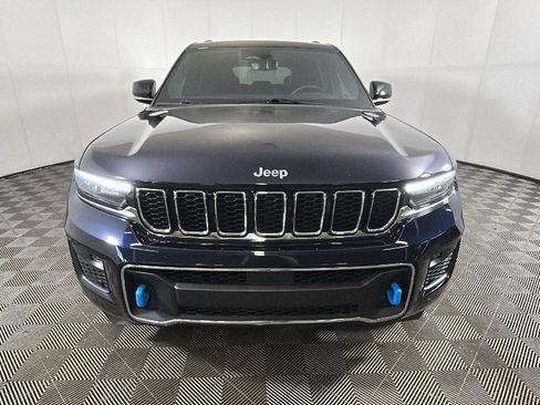 Used 2023 Jeep Grand Cherokee Overland w/ Luxury Tech Group IV AWD/4WD image 9