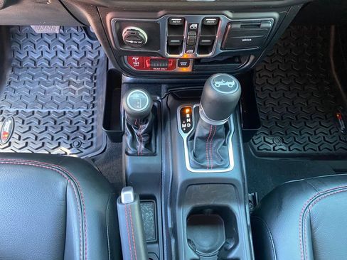 Used 2019 Jeep Wrangler Unlimited Rubicon AWD/4WD image 35
