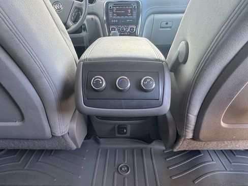 Used 2016 Buick Enclave Convenience FWD image 9