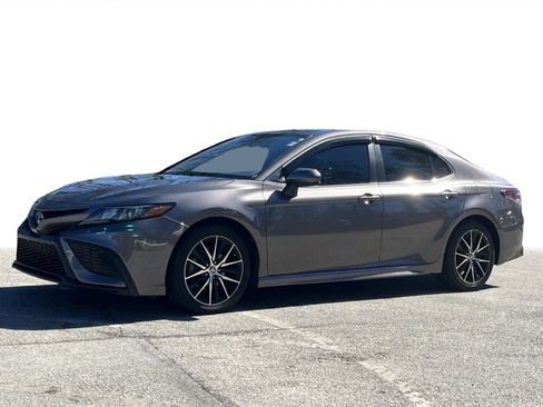 Used 2021 Toyota Camry SE image 19