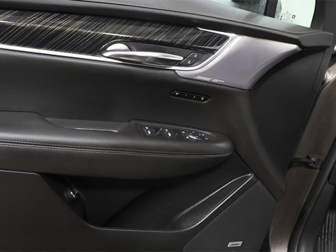 Used 2020 Cadillac XT6 Premium Luxury image 23