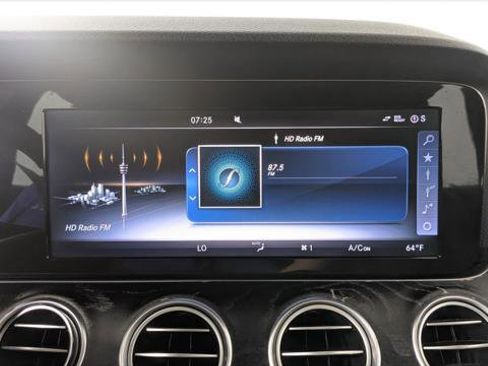 Used 2017 Mercedes-Benz E 400 4MATIC Wagon image 32