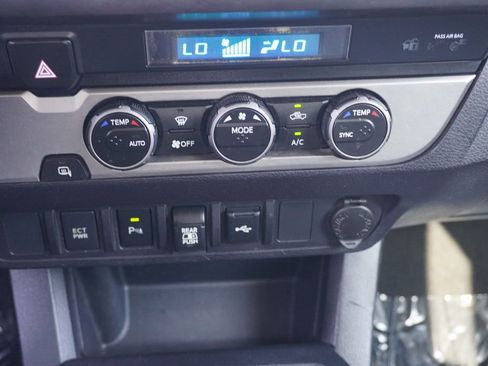 Used 2022 Toyota Tacoma SR5 RWD image 19