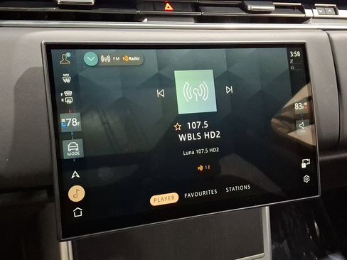 Certified 2024 Land Rover Range Rover SE image 17