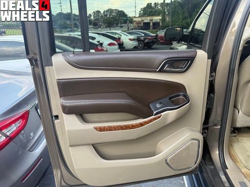 Used 2016 Chevrolet Suburban LTZ RWD image 39