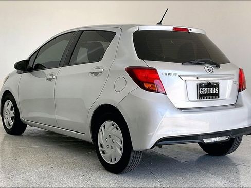 Used 2016 Toyota Yaris L image 2