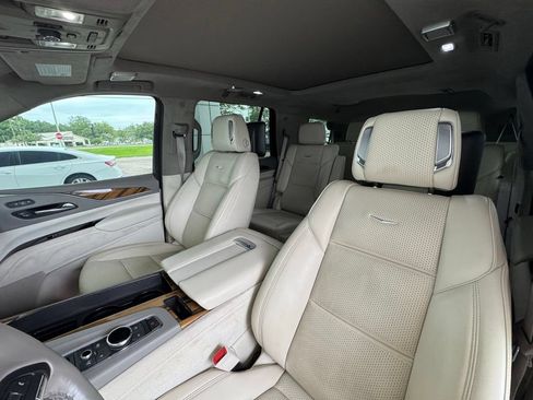 Used 2022 Cadillac Escalade Sport Platinum w/ Heavy-Duty Trailer Package AWD/4WD image 14