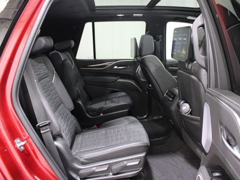 Used 2022 Cadillac Escalade Premium Luxury Platinum image 29