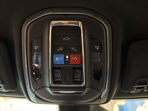 Used 2023 Jeep Grand Cherokee L Laredo AWD/4WD image 23