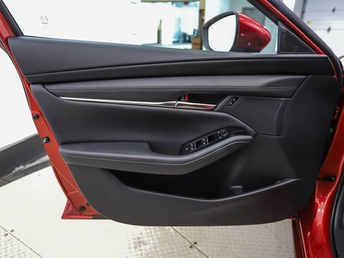 Used 2019 MAZDA MAZDA3 Sedan FWD image 9