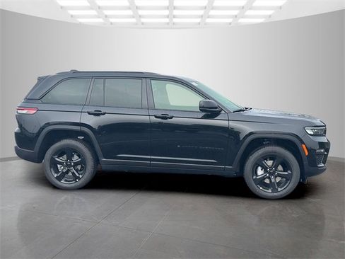 New 2025 Jeep Grand Cherokee Limited image 8