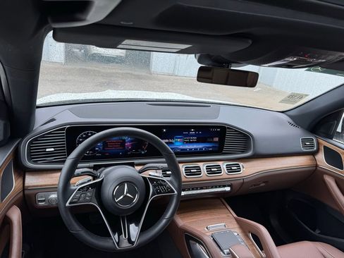 Used 2025 Mercedes-Benz GLE 350 4MATIC w/ Winter Package image 9