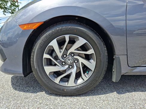 Used 2018 Honda Civic EX image 9