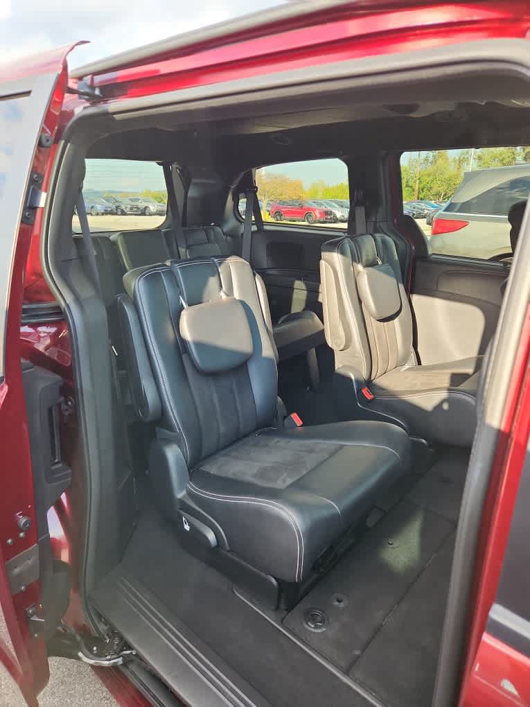 Used 2020 Dodge Grand Caravan SXT w/ Driver Convenience Group FWD image 26