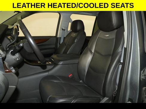 Used 2020 Cadillac Escalade Luxury AWD/4WD image 4