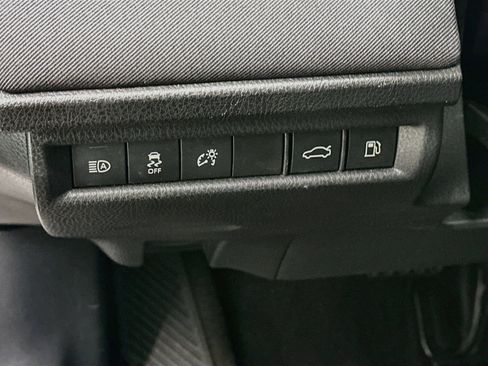 Used 2025 Toyota Camry LE FWD image 17