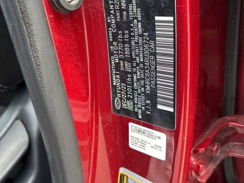 Used 2024 Hyundai Venue SEL FWD image 11