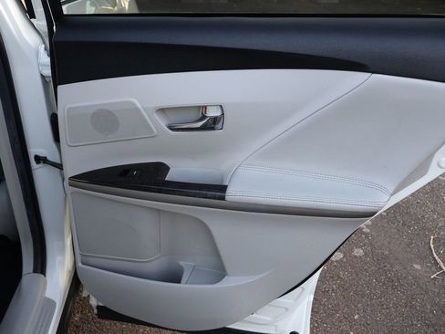 Used 2013 Toyota Venza XLE image 29