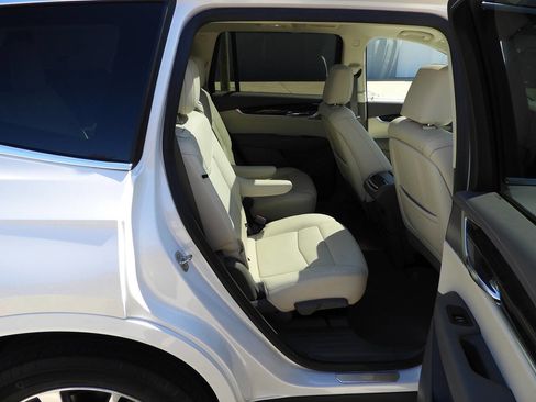 Used 2022 Cadillac XT6 Premium Luxury w/ Technology Package image 34