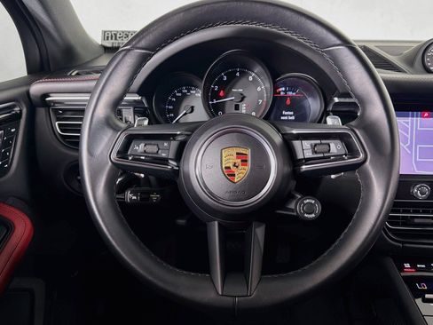 Used 2024 Porsche Macan AWD/4WD image 18