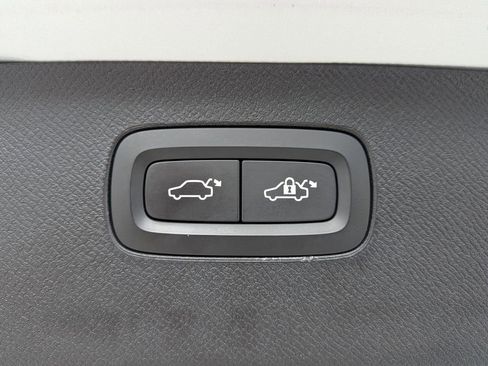 Used 2019 Volvo XC90 T5 Momentum w/ Protection Package Premier image 31