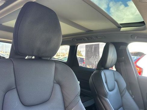 Certified 2025 Volvo XC60 B5 Plus image 17