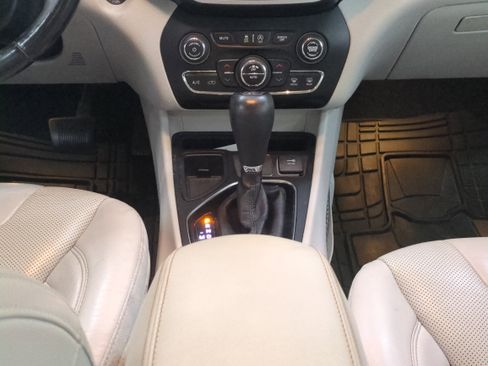 Used 2019 Jeep Cherokee Limited image 20