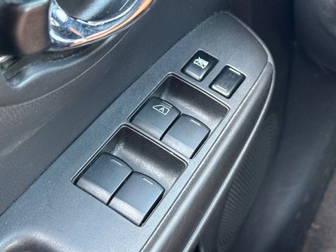 Used 2016 Nissan Versa SV FWD image 17