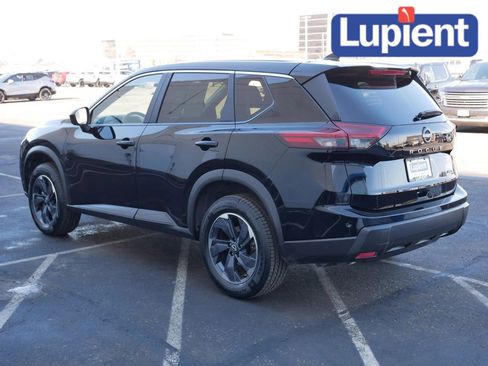 Used 2025 Nissan Rogue SV image 8