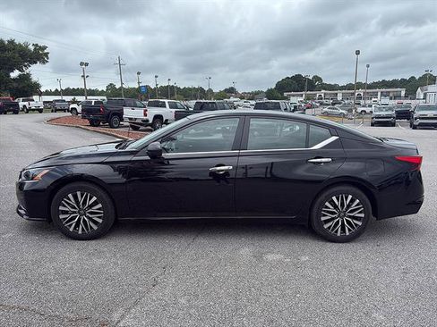 Used 2025 Nissan Altima 2.5 SV FWD image 3