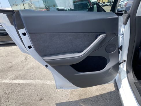Used 2024 Tesla Model Y Long Range AWD/4WD image 25