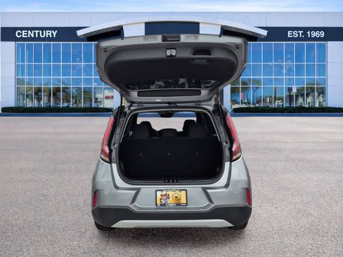 Used 2023 Kia Soul LX FWD image 11