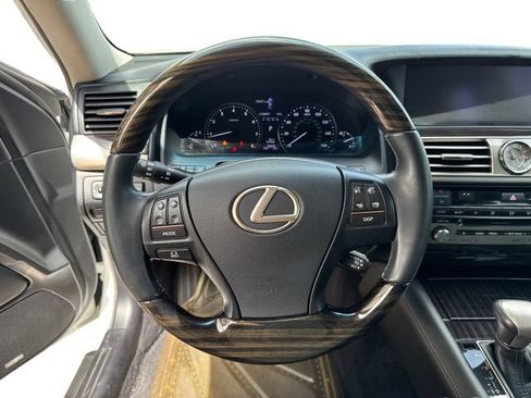 Used 2015 Lexus LS 460 w/ Comfort Package RWD image 11