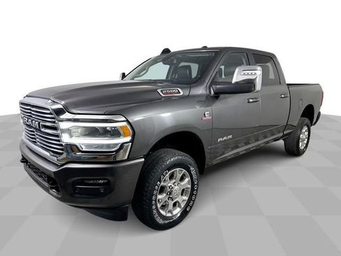 Used 2024 RAM 2500 Laramie AWD/4WD image 4