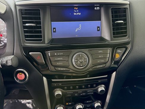 Used 2019 Nissan Pathfinder SV image 18