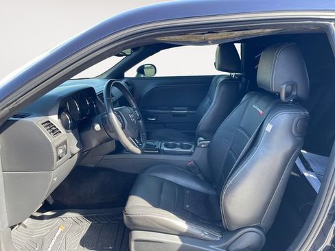 Used 2011 Dodge Challenger RWD image 9