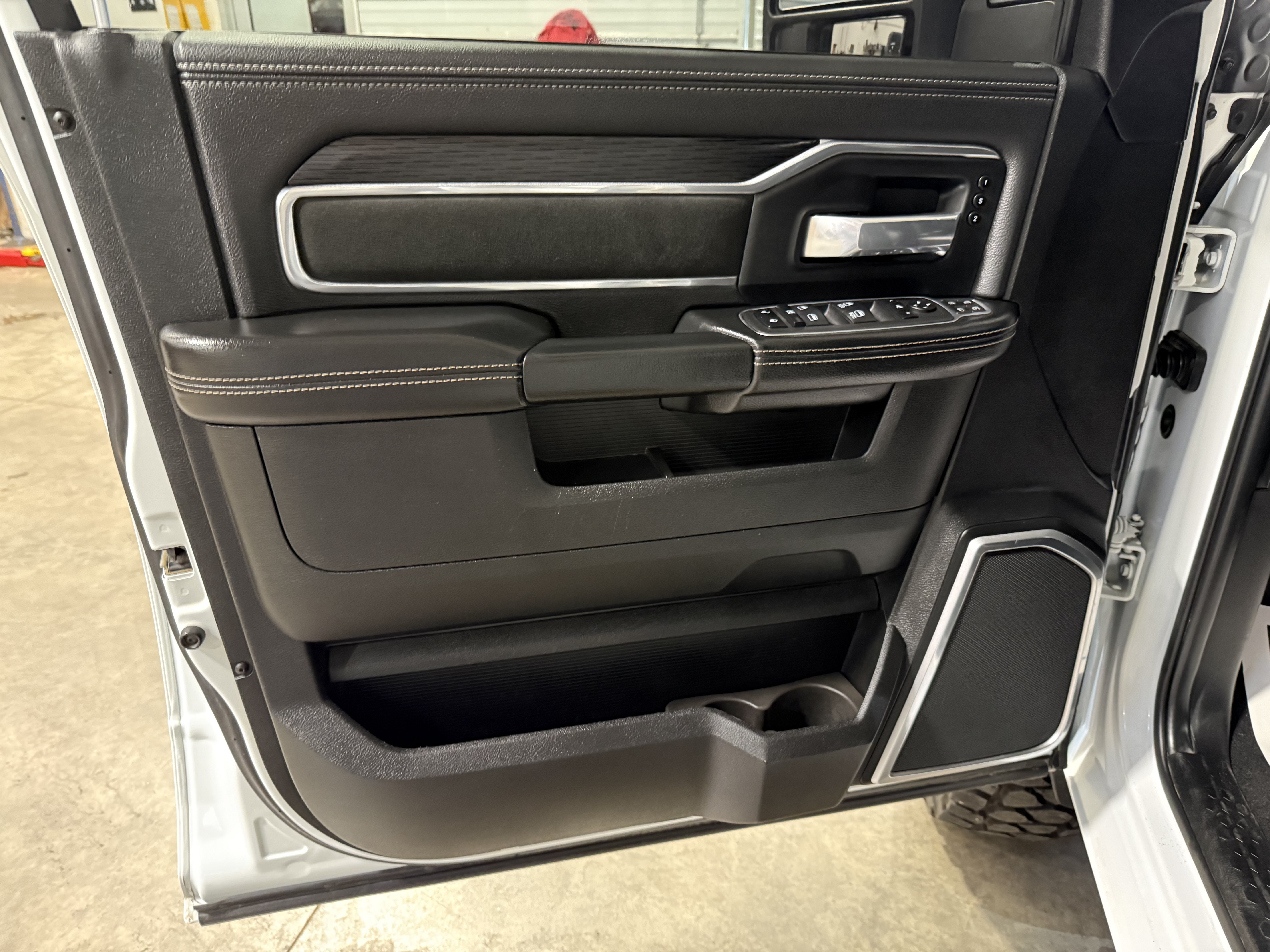 Used 2023 RAM 3500 Laramie AWD/4WD image 43