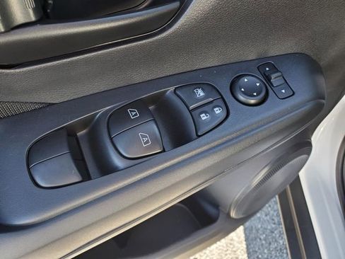 Certified 2025 Nissan Kicks Play S image 16