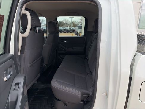 Certified 2022 Nissan Frontier SV image 8