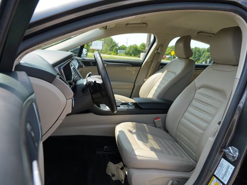 Used 2018 Ford Fusion SE w/ Fusion SE Technology Package FWD image 14