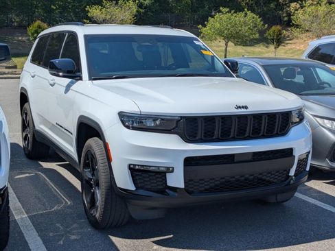 Used 2024 Jeep Grand Cherokee L Limited w/ Black Appearance Package AWD/4WD image 1