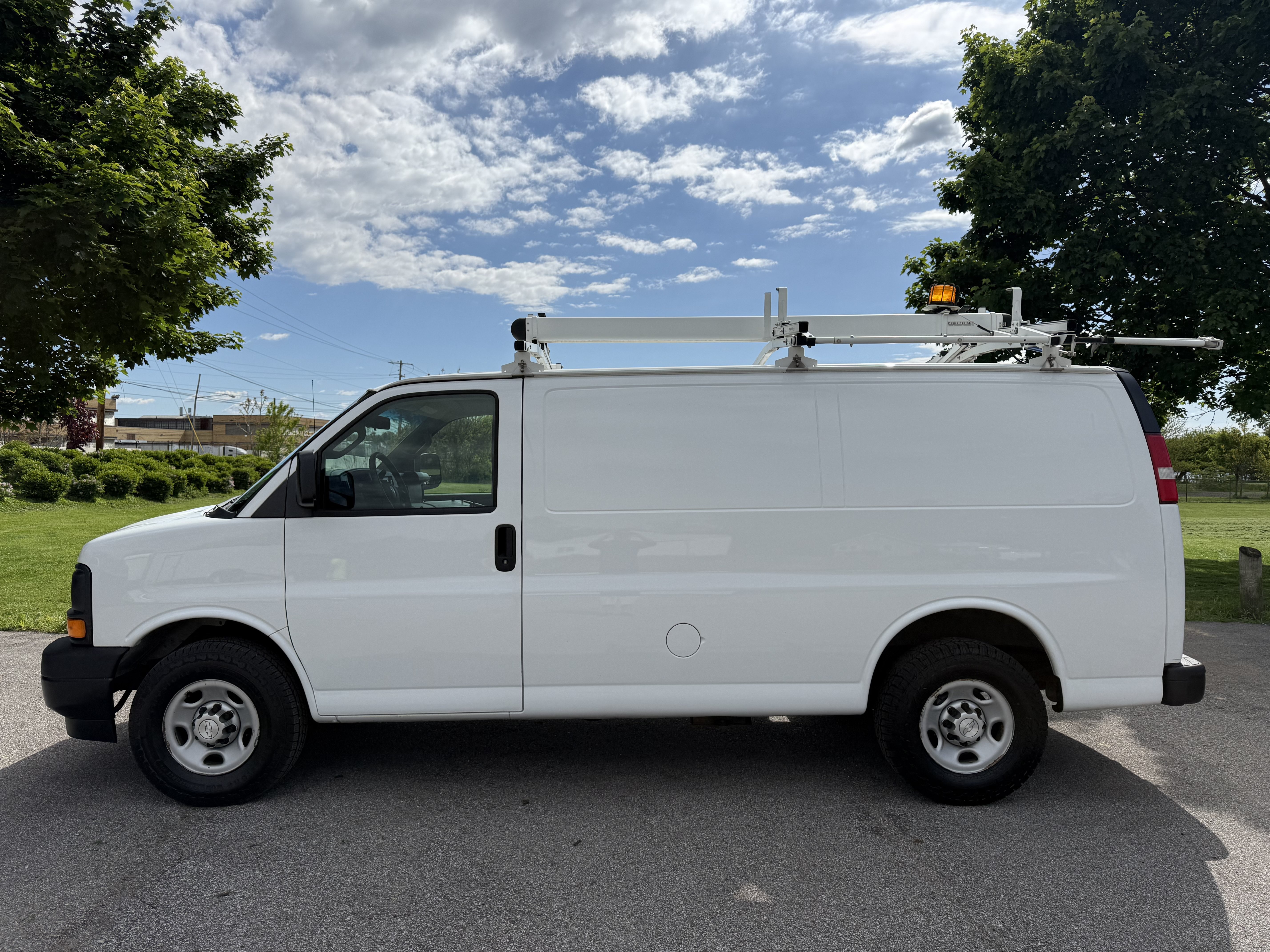 Used 2017 Chevrolet Express 2500 w/ Cold Climate Package RWD image 3
