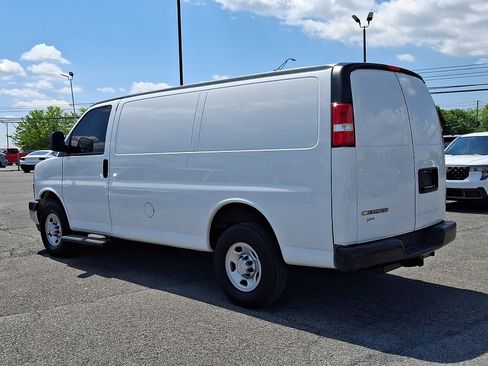 Used 2022 Chevrolet Express 2500 w/ Communications Package RWD image 4