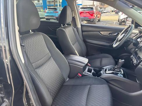 Used 2019 Nissan Rogue SV image 30