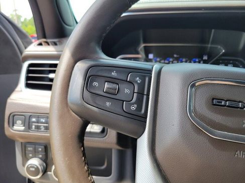 Used 2021 GMC Yukon Denali w/ Denali Premium Package image 14