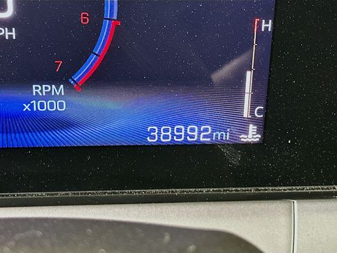 Used 2025 Chevrolet Trax LT FWD image 18