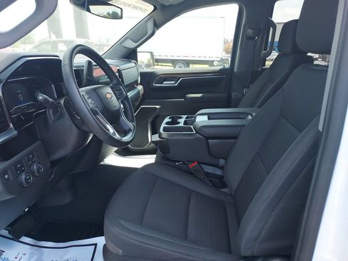 Used 2024 Chevrolet Silverado 1500 LT AWD/4WD image 9