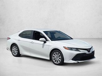 Used 2018 Toyota Camry LE video 3