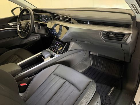 Certified 2024 Audi Q8 e-tron Premium Plus w/ Premium Plus Package AWD/4WD image 32